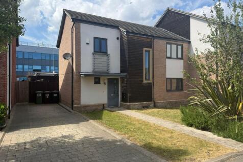3 bedroom semi-detached house for sale