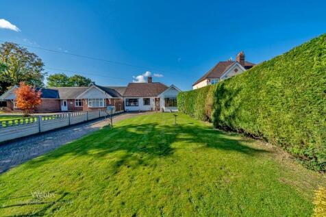 Walsall Road, Great Wyrley, Walsall WS6 2 bed detached bungalow for sale