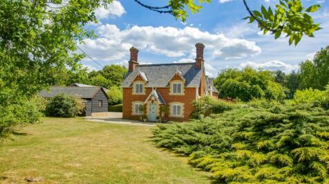5 bedroom country house for sale
