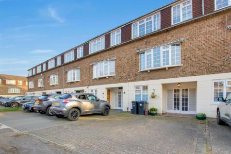 Calshot Way, Enfield 3 bed townhouse for sale