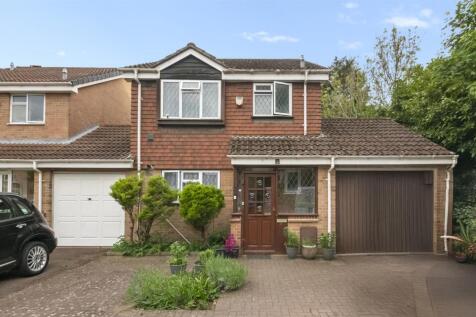 3 bedroom link detached house for sale