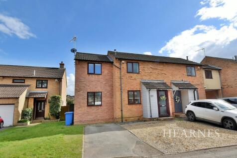 4 bedroom end of terrace house for sale