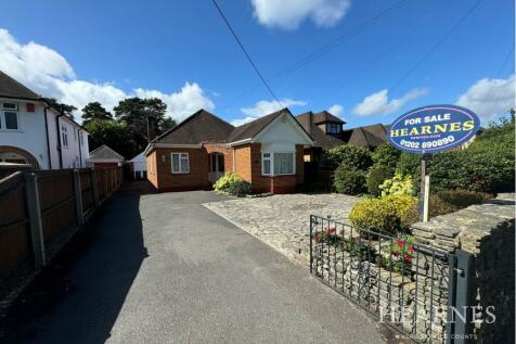 3 bedroom detached bungalow for sale