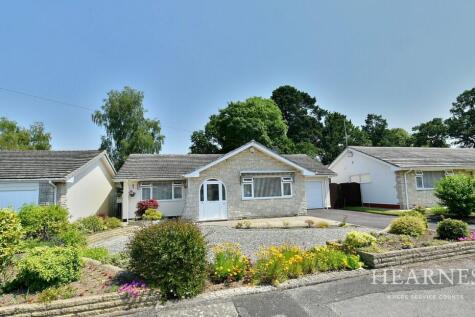 Woodside Close, Ferndown, BH22 3 bed detached bungalow for sale