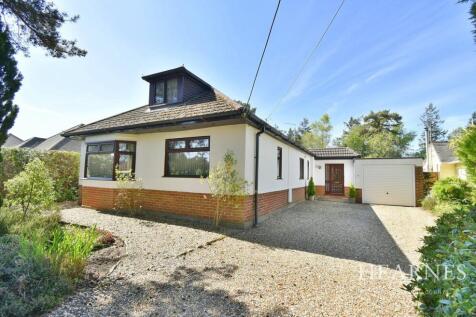 Abbey Road, West Moors, Ferndown, BH22 5 bed detached house for sale