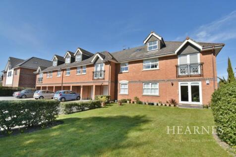 Wimborne Road East, Ferndown, BH22 2 bed flat for sale