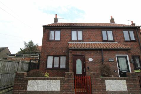 High Street, Bridlington YO15 2 bed end of terrace house for sale