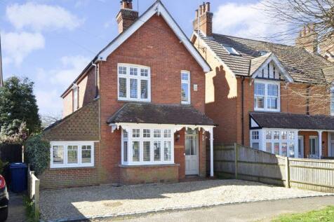 Mead Road, Cranleigh 4 bed detached house for sale