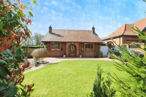 Green Lane, Hyde SK14 3 bed bungalow for sale