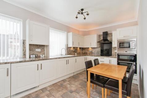 Westfield Avenue, West Yorkshire WF10 2 bed semi