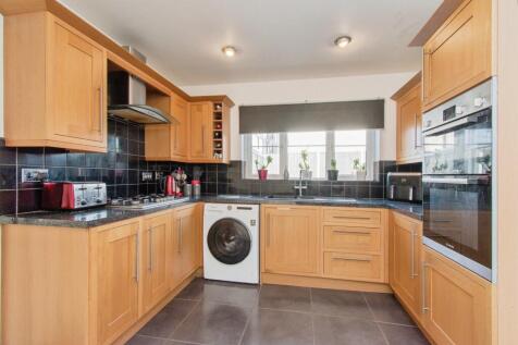 Champion Avenue, West Yorkshire WF10 3 bed detached house for sale