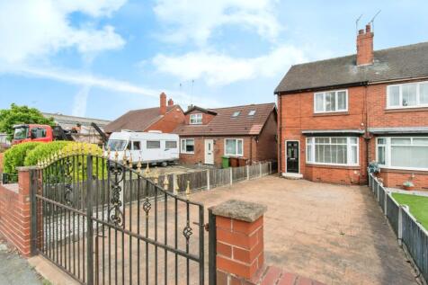 Aketon Road, West Yorkshire WF10 2 bed semi