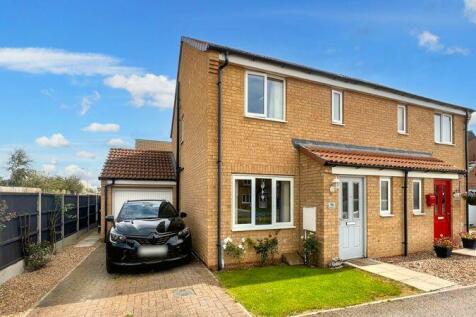 3 bedroom semi-detached house for sale