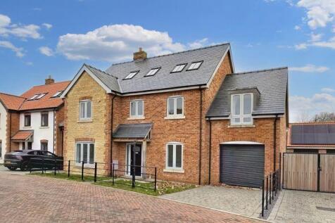 5 bedroom detached house for sale