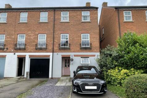 4 bedroom terraced house for sale