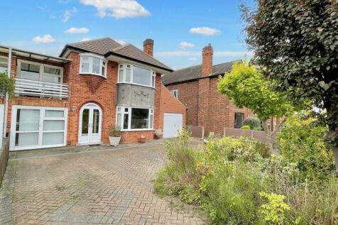 4 bedroom link detached house for sale