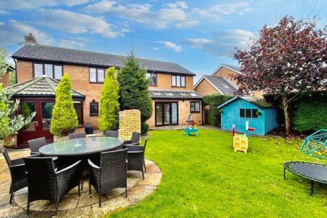 5 bedroom detached house for sale