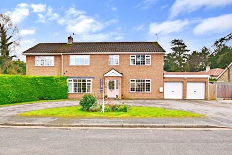 4 bedroom detached house for sale