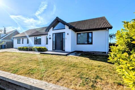 4 bedroom detached bungalow for sale