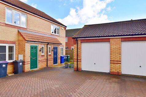 2 bedroom semi-detached house for sale