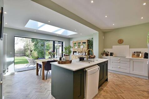 4 bedroom semi-detached house for sale