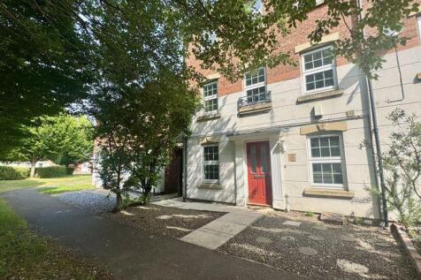 4 bedroom end of terrace house for sale