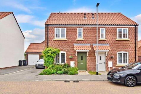 2 bedroom semi-detached house for sale