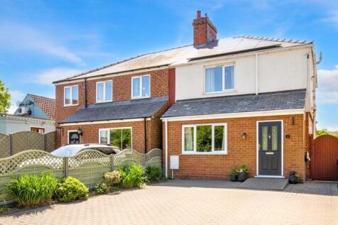 3 bedroom semi-detached house for sale