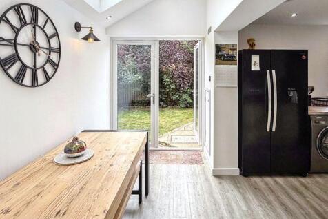2 bedroom semi-detached house for sale