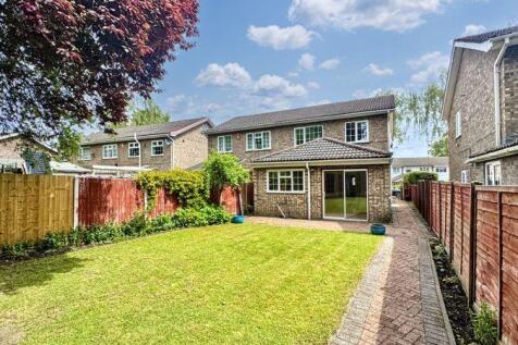 4 bedroom semi-detached house for sale