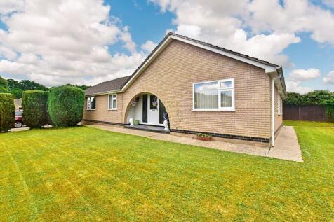 4 bedroom detached bungalow for sale