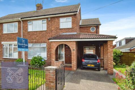 4 bedroom semi-detached house for sale