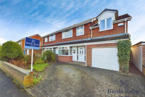 3 bedroom semi-detached house for sale