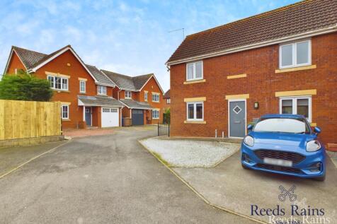 3 bedroom semi-detached house for sale