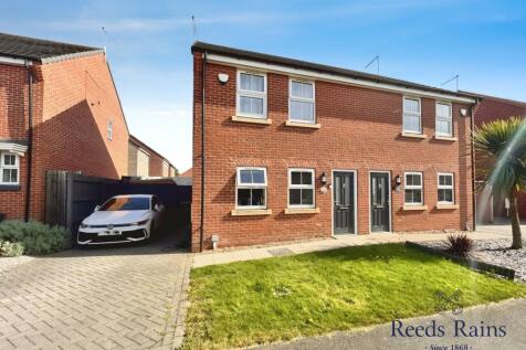 3 bedroom semi-detached house for sale