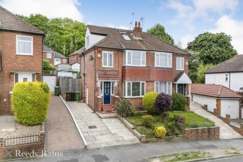 Hollyshaw Crescent, West Yorkshire LS15 4 bed semi