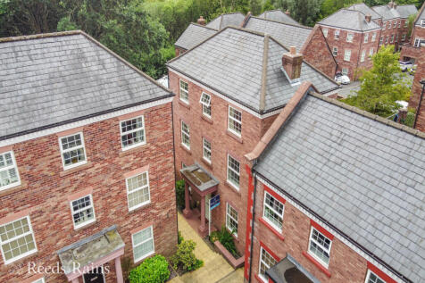 Woodland View, Greater Manchester SK14 4 bed detached house for sale