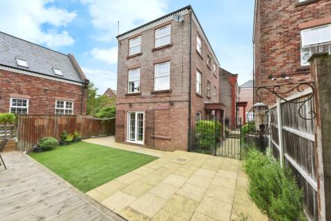 Woodland View, Greater Manchester SK14 4 bed detached house for sale
