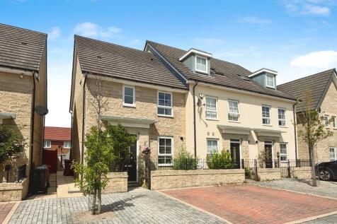 Pudding Lane, Greater Manchester SK14 3 bed semi