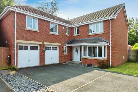 5 bedroom detached house for sale