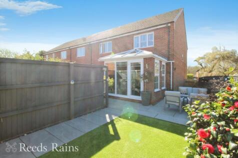 2 bedroom end of terrace house for sale