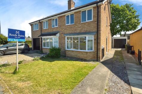 2 bedroom semi-detached house for sale