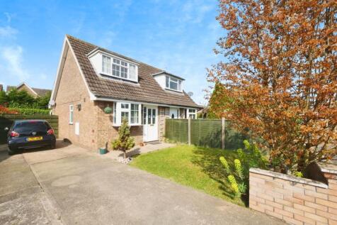 2 bedroom semi-detached house for sale