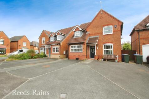 Carnoustie Drive, Chorley PR7 3 bed detached house for sale