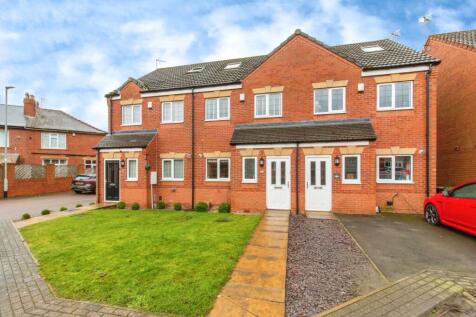 Springwood Court, Leeds LS27 3 bed terraced house for sale