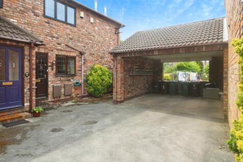 Rydale Mews, West Yorkshire WF5 2 bed apartment for sale