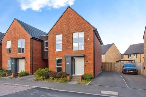 3 bedroom link detached house for sale