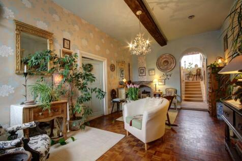 6 bedroom semi-detached house for sale