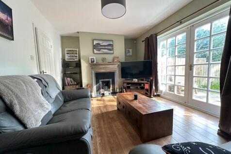 4 bedroom end of terrace house for sale