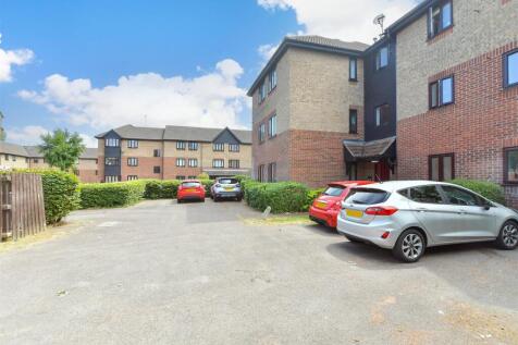 1 bedroom ground floor flat for sale